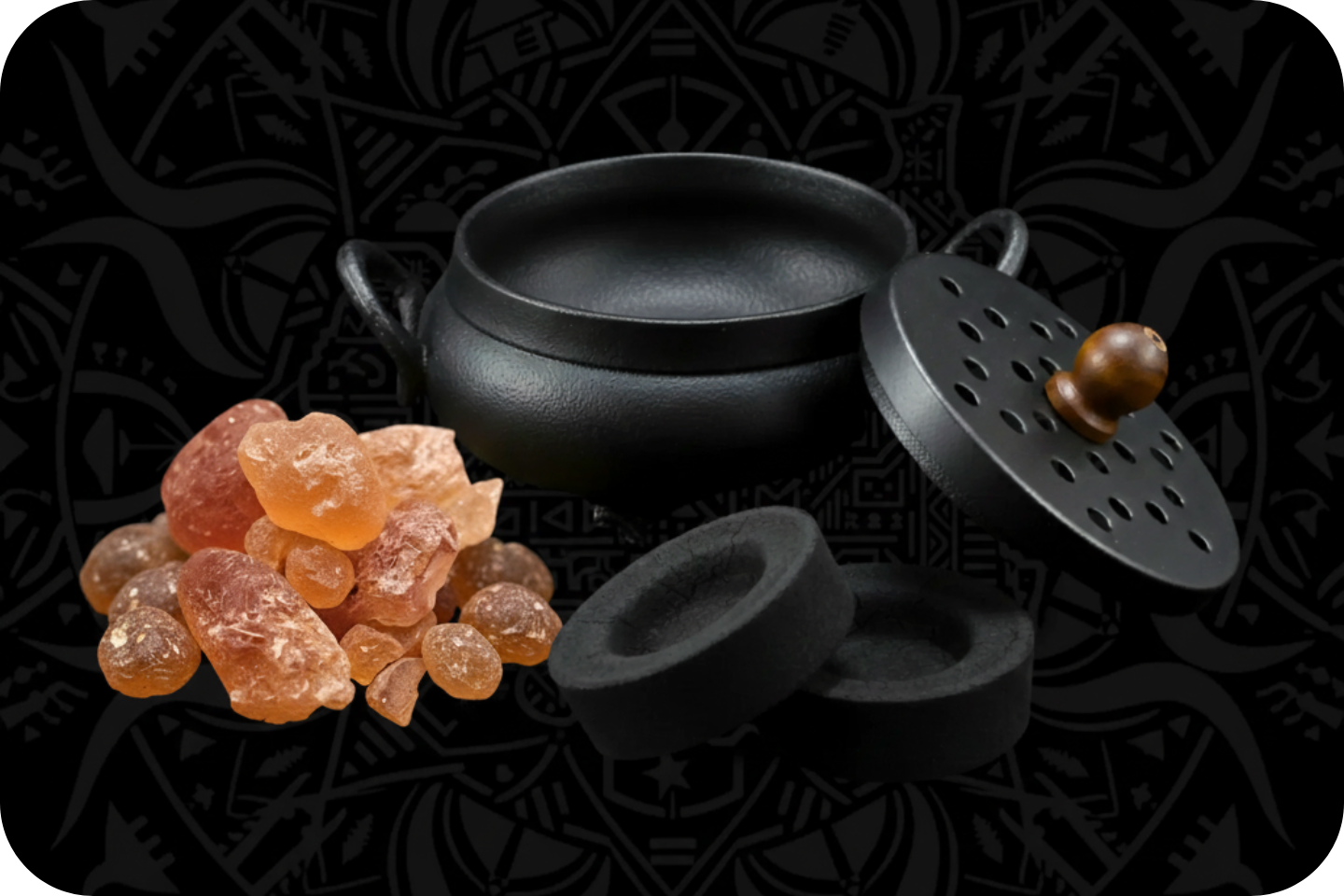 Chaudron en fonte ouvert, encens Oliban pur en grains, charbons ardents, sur fond noir aux motifs du Soudan du Sud.